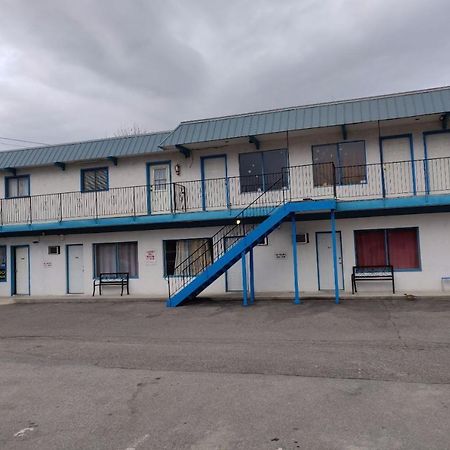 Hotel Penticton Granada Inn Екстериор снимка